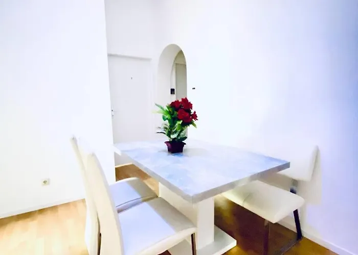 Spacious דירה *